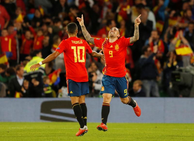 Alcácer celebra su gol a Inglaterra.