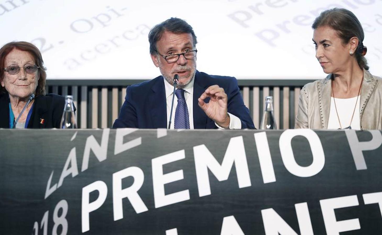 El escritor valenciano logra el galardón con una intriga en torno a Julia Domna, una poderosa emperatriz que se impuso a los generales de la Roma imperial