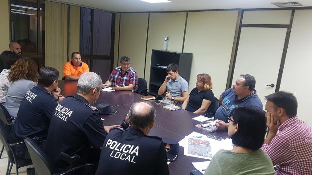 Reunión en el ayuntamiento de Alzira para activar el dispositivo de emergencias. 