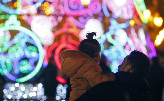 Valencia se gastará este año 80.000 euros en las luces navideñas, un 33 % más