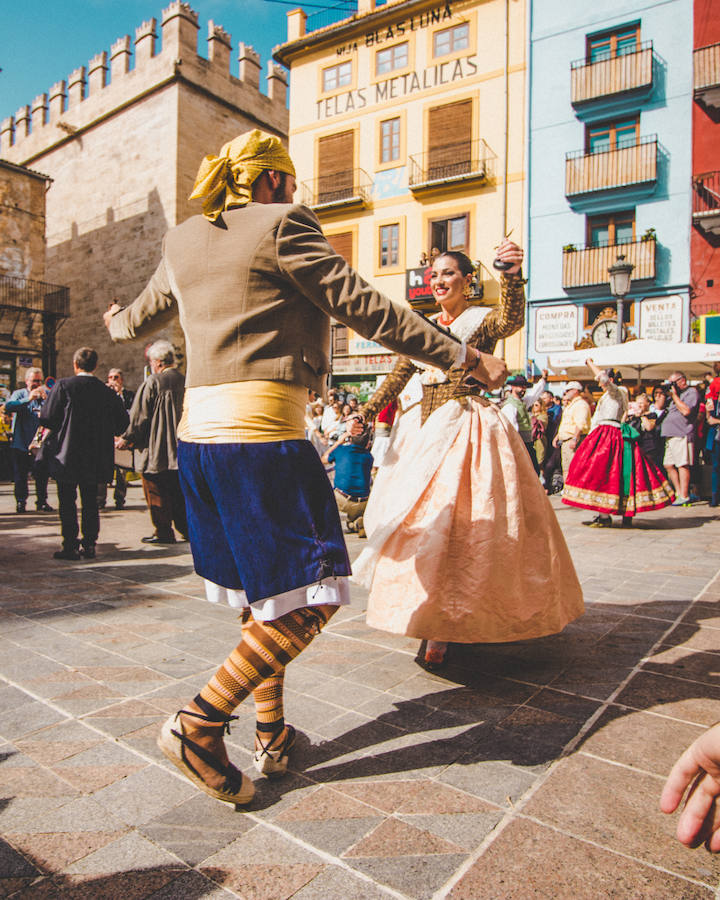 Nunca se había celebrado un acto con semejantes características. Hasta ocho falleras mayores de Valencia, de la última década, estaban confirmadas para danzar ante la Lonja de la Seda de la ciudad de Valencia. El acto se ha celebrado dentro del 150 aniversario de la Falla plaza del Doctor Collado y han participado Pilar Giménez (FMV 2010), Sandra Muñoz (FMV 2012), Begoña Jiménez (FMV 2013), Carmen Sancho (FMV 2014), Estefanía López (FMV 2015), Alicia Moreno (FMV 2016), Raquel Alario (2017) y Rocio Gil (FMV 2018).