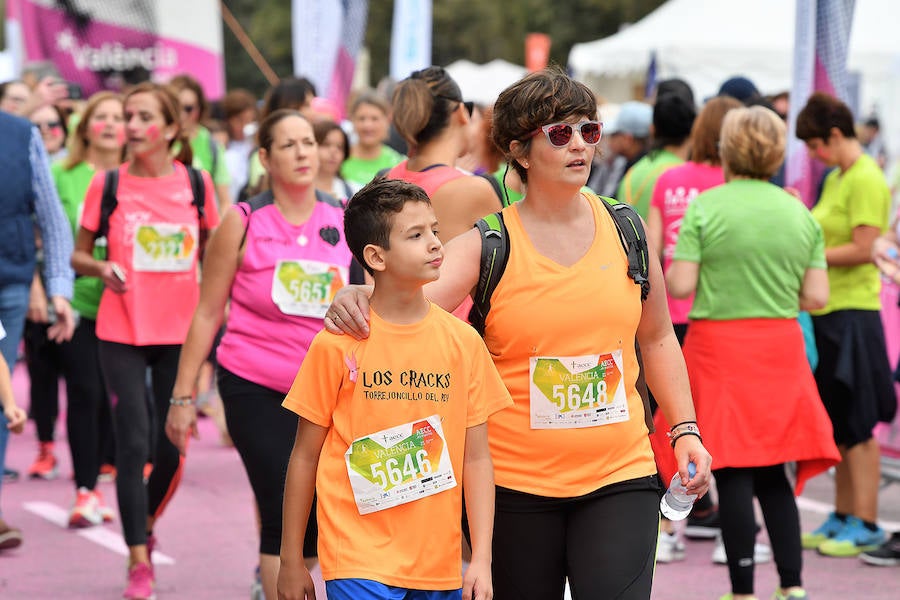 Un total de 10.049 personas han participado en 'Valencia contra el Cáncer' este 21 de octubre, una III edición de récord que ha logrado recaudar 50.245€ para luchar contra la enfermedad. En lo que llevamos de 2018, RunCáncer ya alcanza los 255.556€ de recaudación que se destinarán íntegramente a proyectos de investigación oncológica