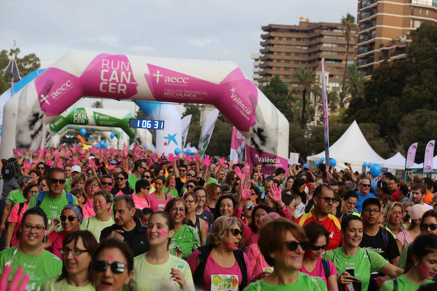 Un total de 10.049 personas han participado en 'Valencia contra el Cáncer' este 21 de octubre, una III edición de récord que ha logrado recaudar 50.245€ para luchar contra la enfermedad. En lo que llevamos de 2018, RunCáncer ya alcanza los 255.556€ de recaudación que se destinarán íntegramente a proyectos de investigación oncológica