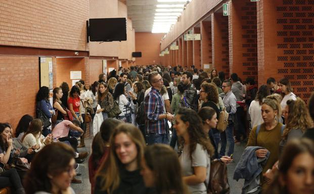 Opositores este domingo en Valencia. 