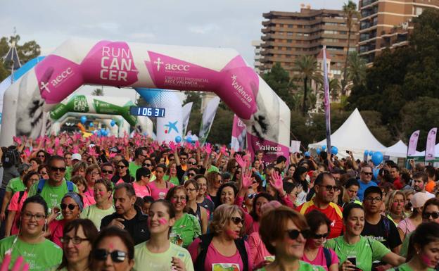 Run Cáncer Valencia | Más de 10.000 personas salen a las calles de Valencia a moverse contra el cáncer