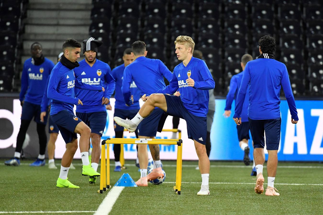 Entrenamientos y ruedas de prensa del Valencia CF y el Young Boys previos al partido de Champions League del martes 23 de octubre (18:55 h).