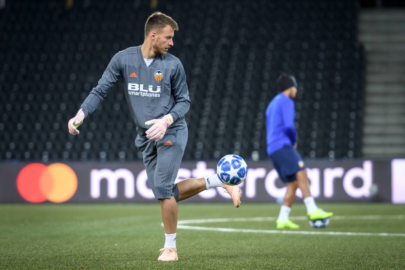 Entrenamientos y ruedas de prensa del Valencia CF y el Young Boys previos al partido de Champions League del martes 23 de octubre (18:55 h).