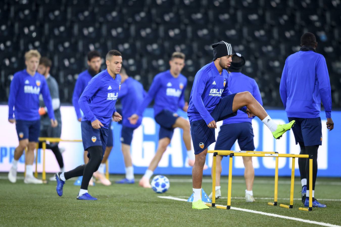 Entrenamientos y ruedas de prensa del Valencia CF y el Young Boys previos al partido de Champions League del martes 23 de octubre (18:55 h).