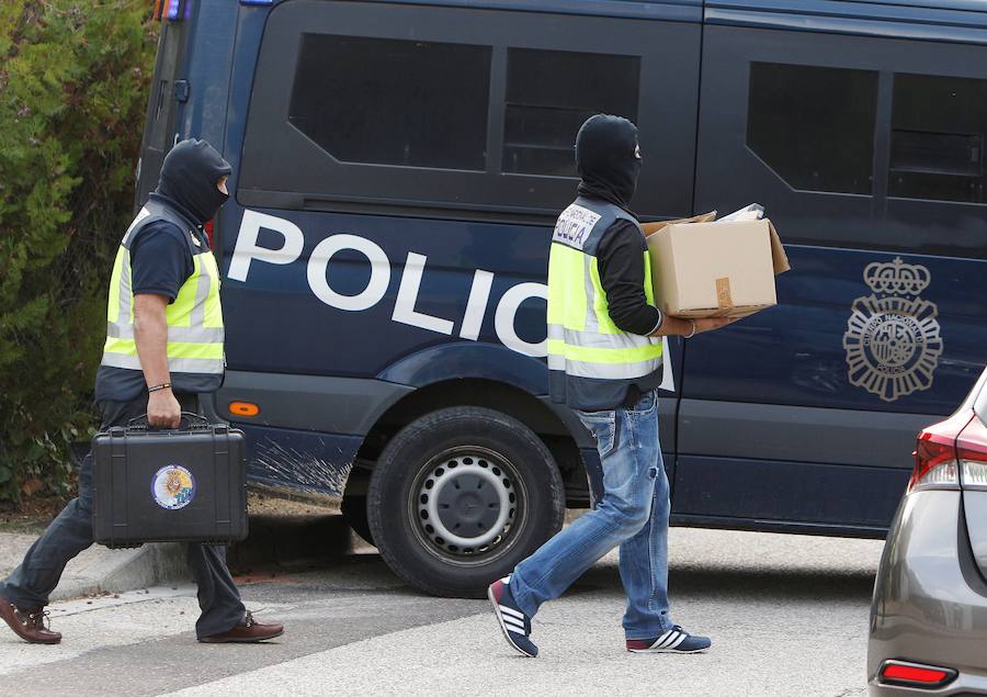 Fotos: La Policía detiene a dos yihadistas en Alaquàs y Cocentaina