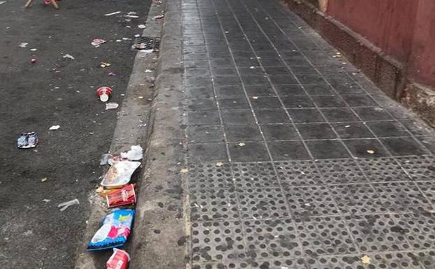 Suciedad en las calles, en una imagen recogida por Valencia Escucha.