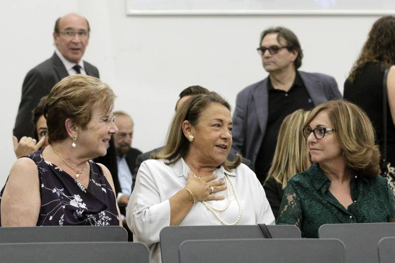 Convento Jerusalén crea una publicación del 125 aniversario. La obra de 268 páginas, presentada en el casal, incluye 909 fotografías y artículos de Luz Fos y Laura Segura, falleras mayores de Valencia 