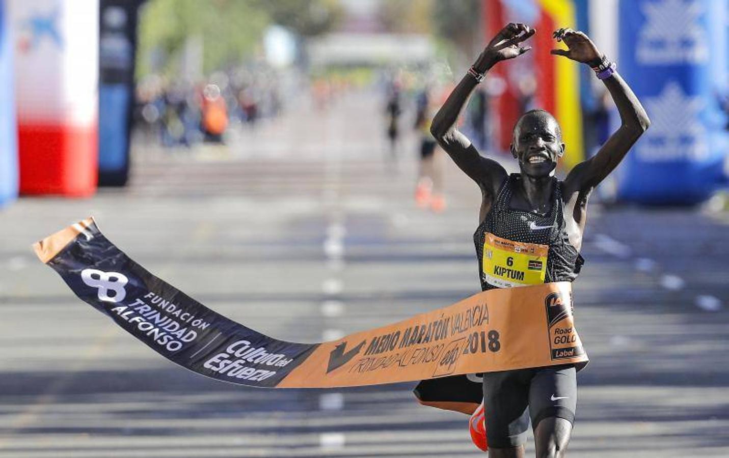 Más de 15.500 corredores participan en una prueba rapidísima que ya ostentaba el récord mundial femenino.