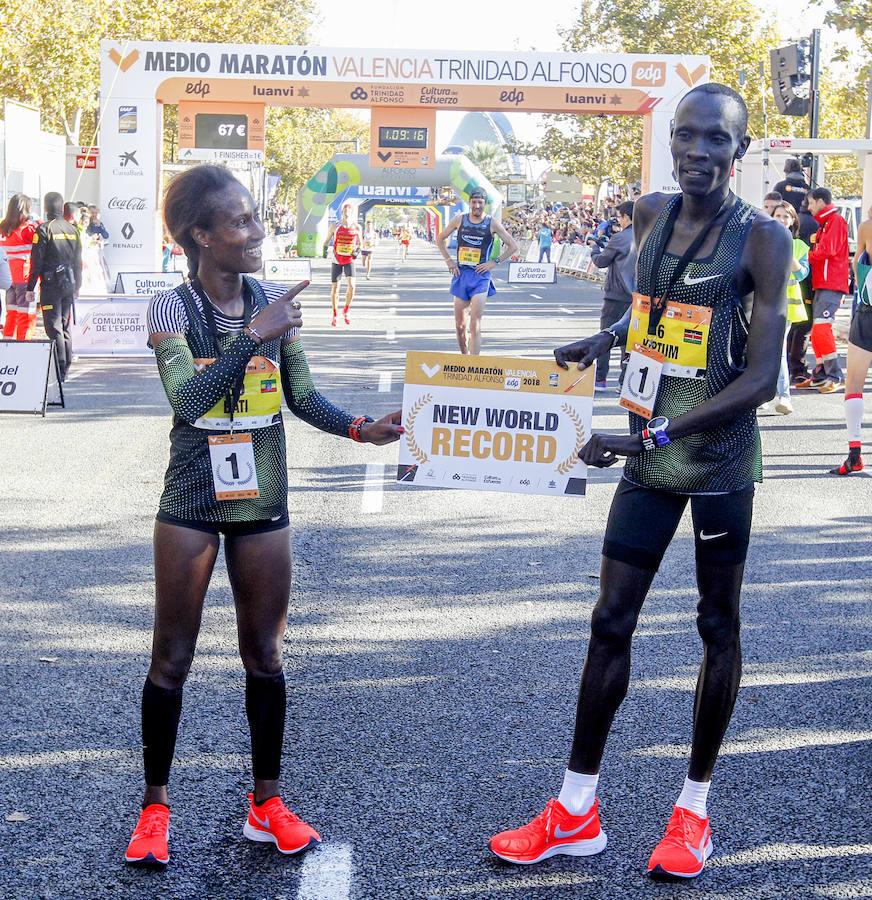 Más de 15.500 corredores participan en una prueba rapidísima que ya ostentaba el récord mundial femenino.