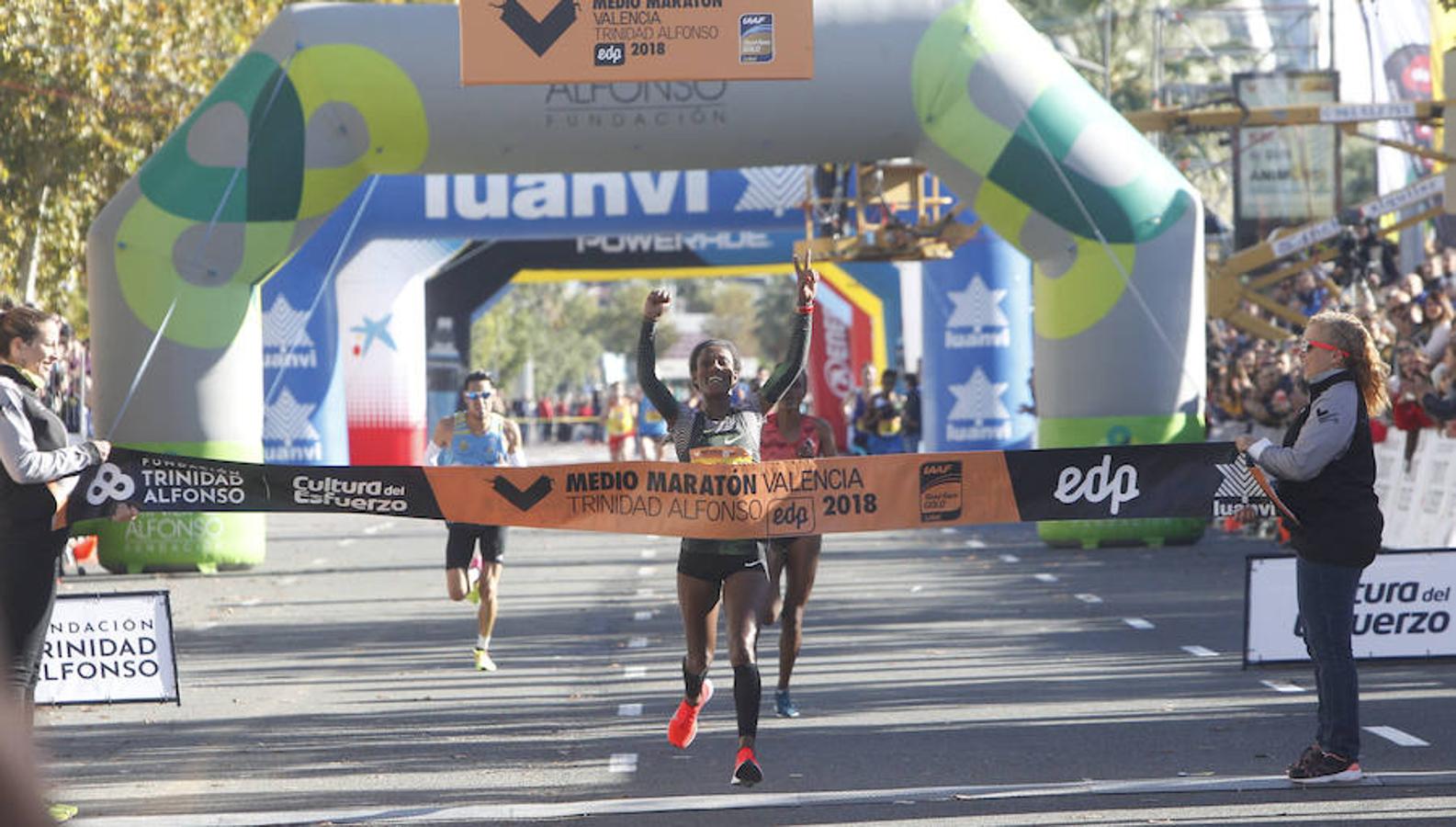 Más de 15.500 corredores participan en una prueba rapidísima que ya ostentaba el récord mundial femenino.