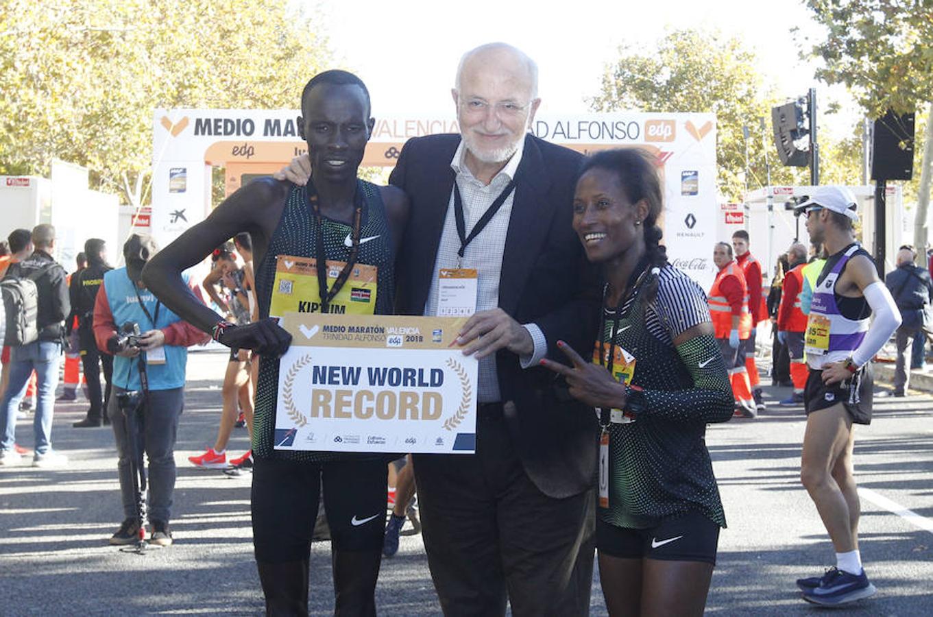 Más de 15.500 corredores participan en una prueba rapidísima que ya ostentaba el récord mundial femenino.