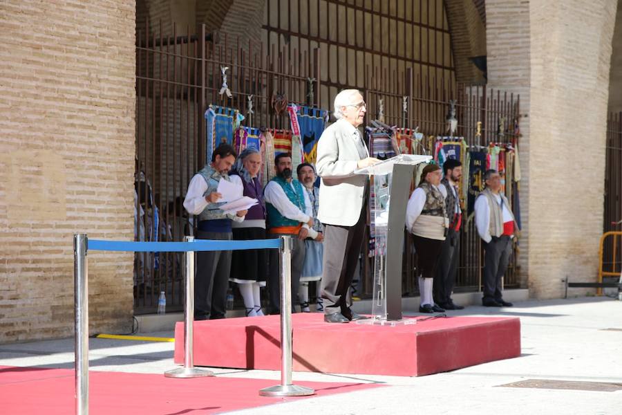 Un año más la Agrupación de Fallas del Marítimo ha rendido su Homenaje a la Real Senyera en las Atarazanas de Valencia este domingo 28 de octubre. El acto ha contado con las 46 comisiones de la Agrupación, así como con las falleras mayores de Valencia 2019, Marina Civera y Sara Larrazábal, quienes fueron las encargadas de izar la Senyera. El mantenedor ha sido Josep García Bosch, vicepresidente de Junta Central Fallera y Coordinador de los Vestidores de la Virgen de los Desamparados. Tras sus palabras y la entrega de recuerdos a los Grupos de Bailes participantes, se cerró el acto con las palabras del Presidente de la Agrupación de Fallas del Marítimo, Pepe Pastor Gimeno y la interpretación del Himno Regional.