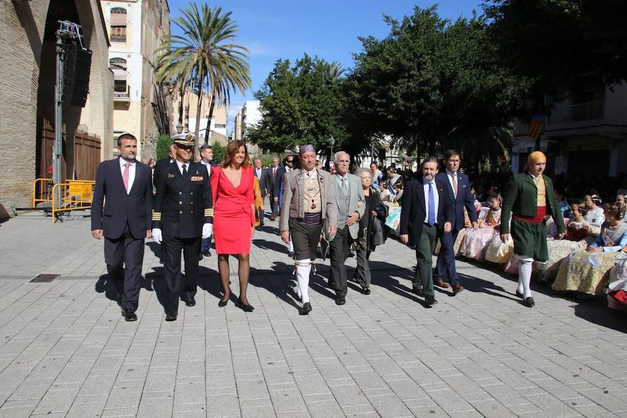 Un año más la Agrupación de Fallas del Marítimo ha rendido su Homenaje a la Real Senyera en las Atarazanas de Valencia este domingo 28 de octubre. El acto ha contado con las 46 comisiones de la Agrupación, así como con las falleras mayores de Valencia 2019, Marina Civera y Sara Larrazábal, quienes fueron las encargadas de izar la Senyera. El mantenedor ha sido Josep García Bosch, vicepresidente de Junta Central Fallera y Coordinador de los Vestidores de la Virgen de los Desamparados. Tras sus palabras y la entrega de recuerdos a los Grupos de Bailes participantes, se cerró el acto con las palabras del Presidente de la Agrupación de Fallas del Marítimo, Pepe Pastor Gimeno y la interpretación del Himno Regional.