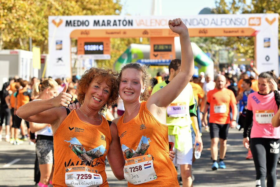 Fotos: Búscate en la llegada a la meta en la Medio Maratón de Valencia