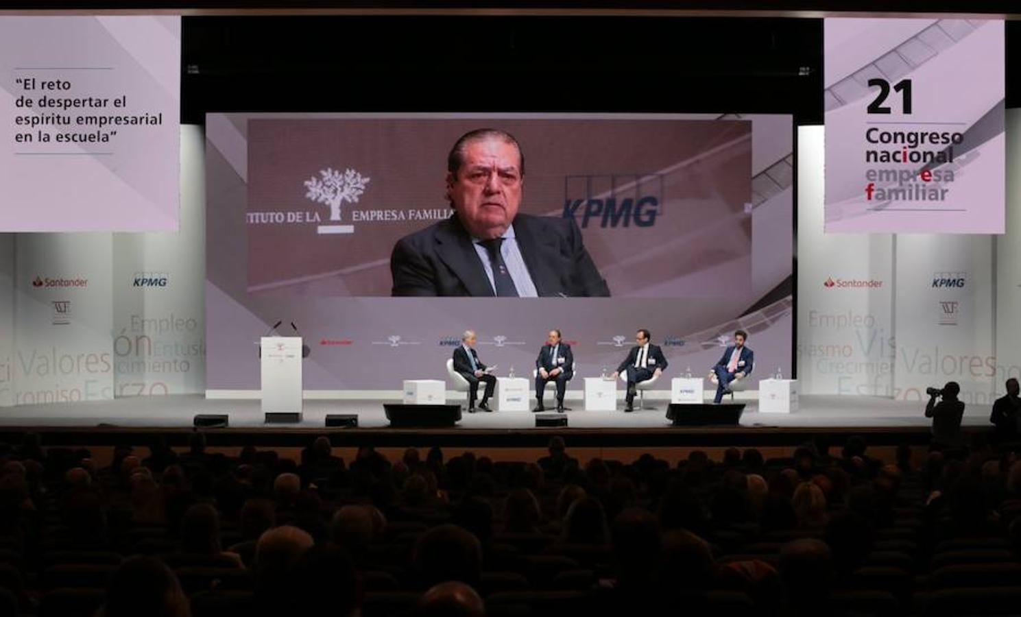 Fotos: El rey Felipe VI inaugura el XXI Congreso Nacional de Empresa Familiar en Valencia