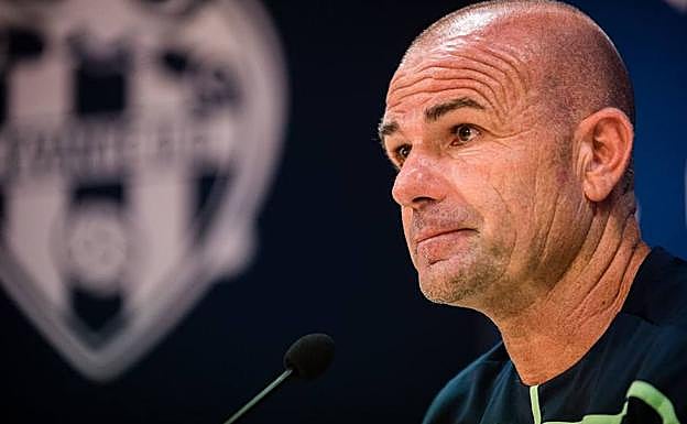 Paco López durante la rueda de prensa de esta mañana.