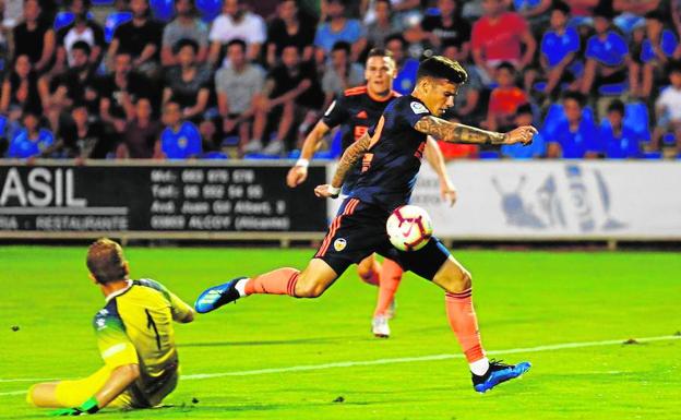 Mina y Guedes para desatascar al Valencia CF