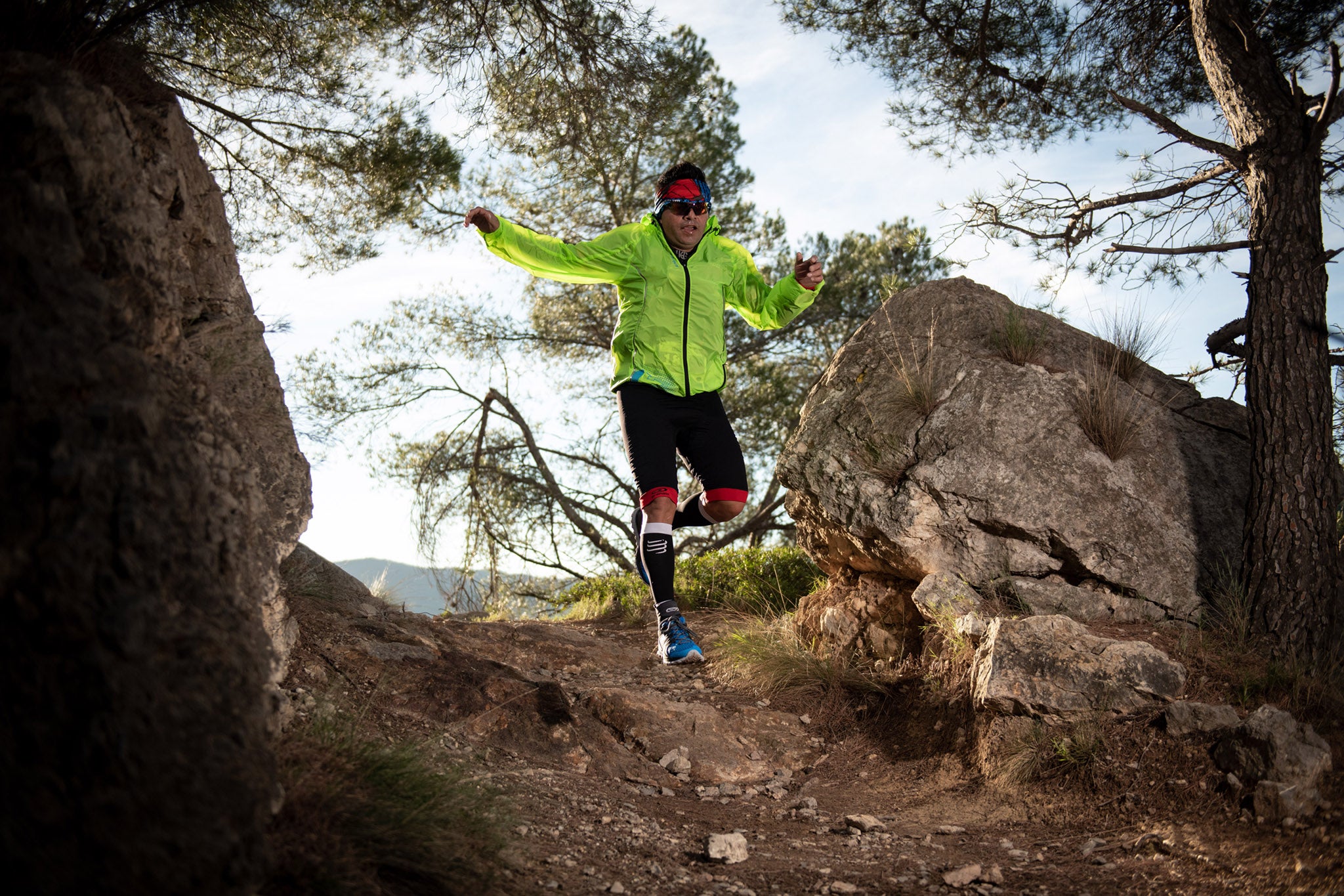 Cientos de corredores y corredoras participan en las carreras de montaña (15K, 30K y 55K) que tienen lugar este fin de semana en Montanejos (Castellón).