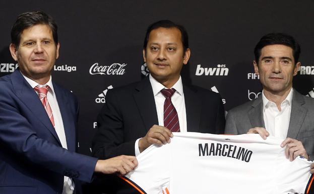 Alemany y el presidente del Valencia CF, Anil Murthy, en la presentación de Marcelino.