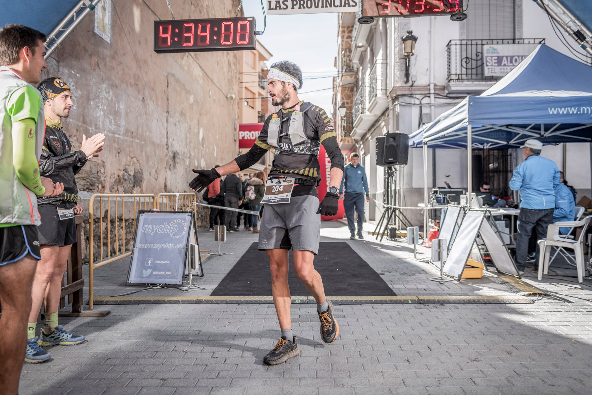 Galería de fotos de la llegada a meta de la carrera de 55 kilómetros del Trail de Montanejos 2018 