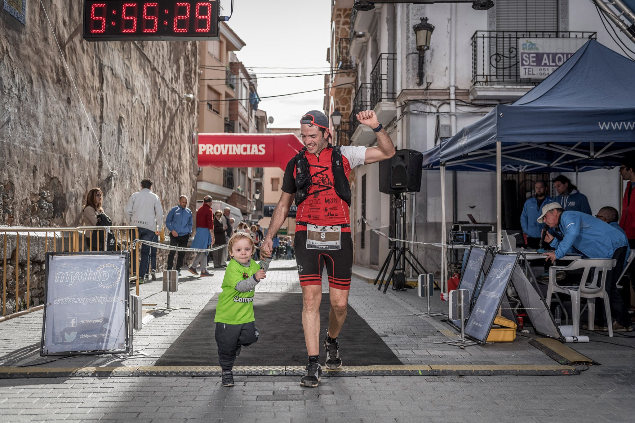 Galería de fotos de la llegada a meta de la carrera de 55 kilómetros del Trail de Montanejos 2018 