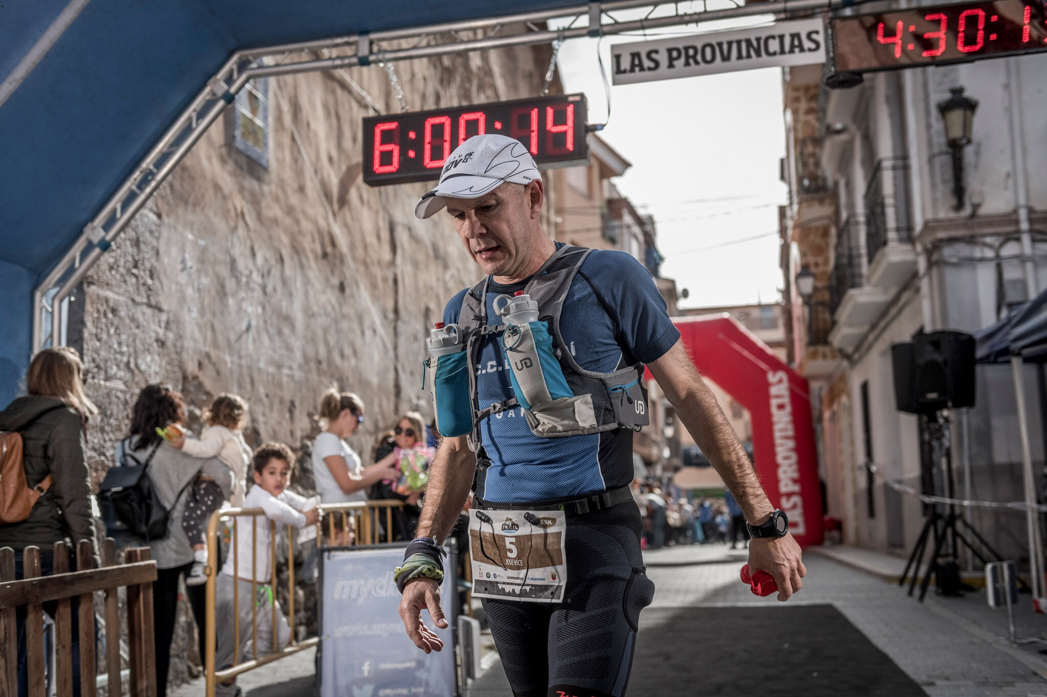 Galería de fotos de la llegada a meta de la carrera de 55 kilómetros del Trail de Montanejos 2018 