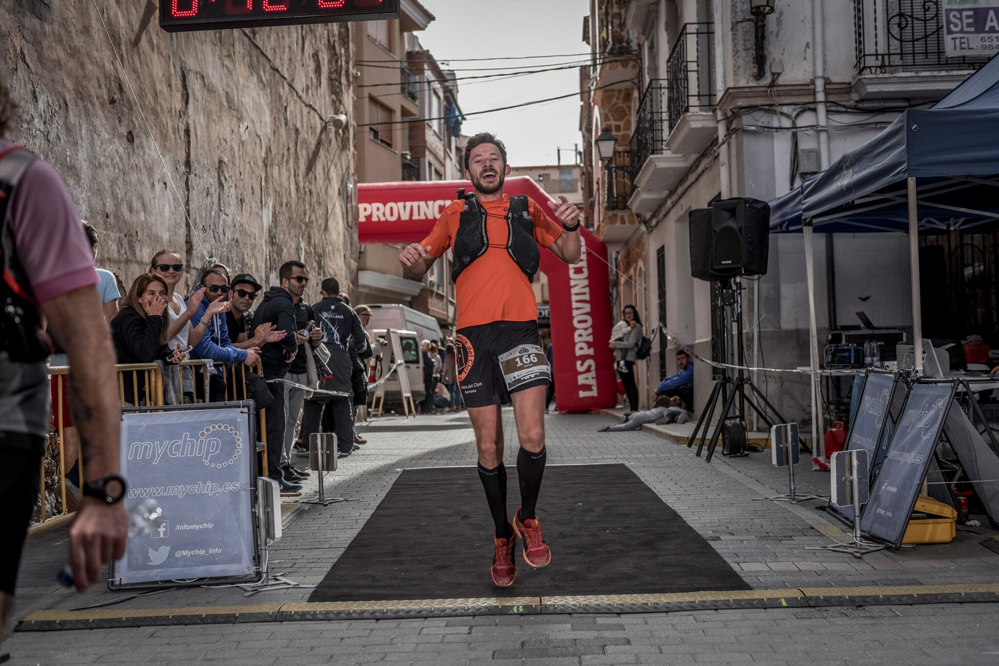 Galería de fotos de la llegada a meta de la carrera de 55 kilómetros del Trail de Montanejos 2018 