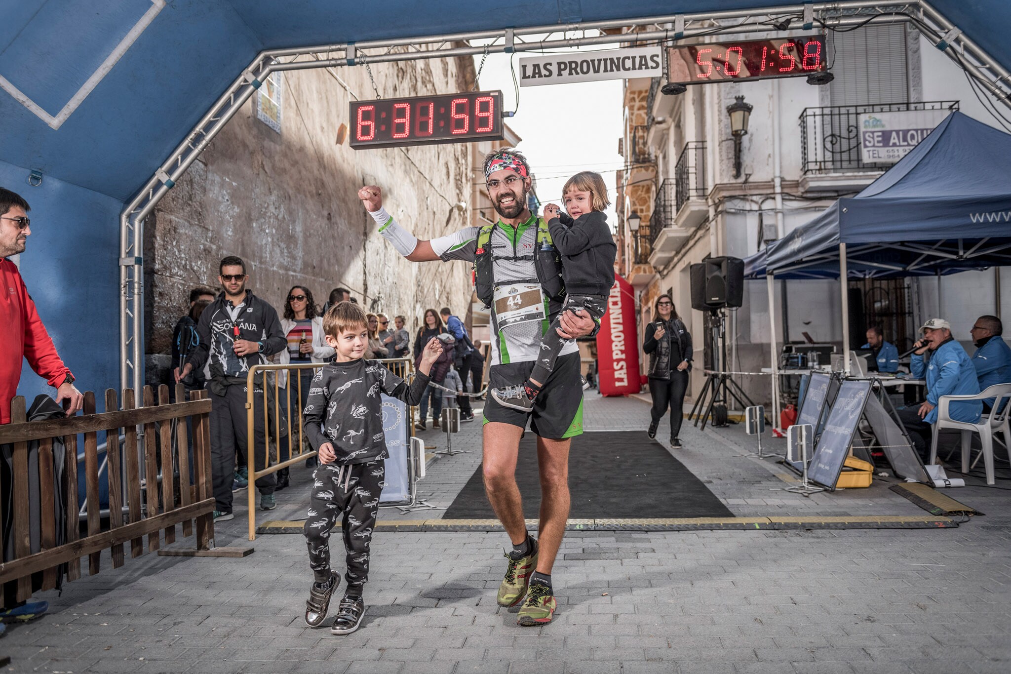 Galería de fotos de la llegada a meta de la carrera de 55 kilómetros del Trail de Montanejos 2018 