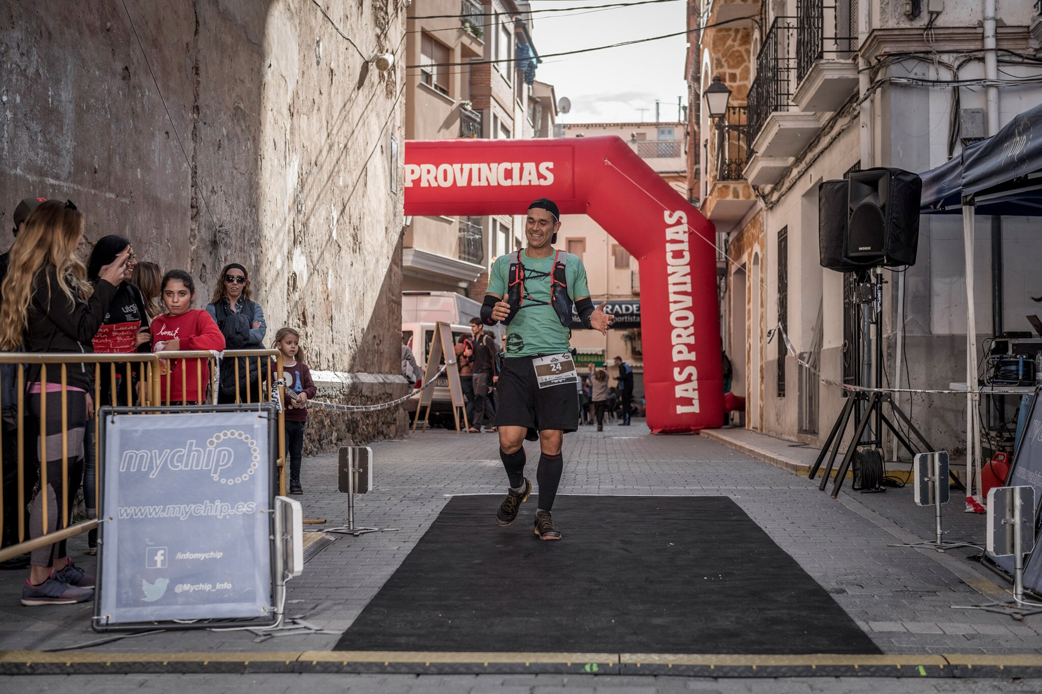 Galería de fotos de la llegada a meta de la carrera de 55 kilómetros del Trail de Montanejos 2018 