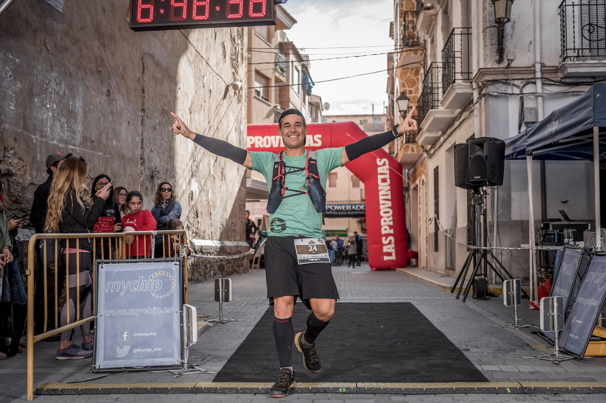 Galería de fotos de la llegada a meta de la carrera de 55 kilómetros del Trail de Montanejos 2018 