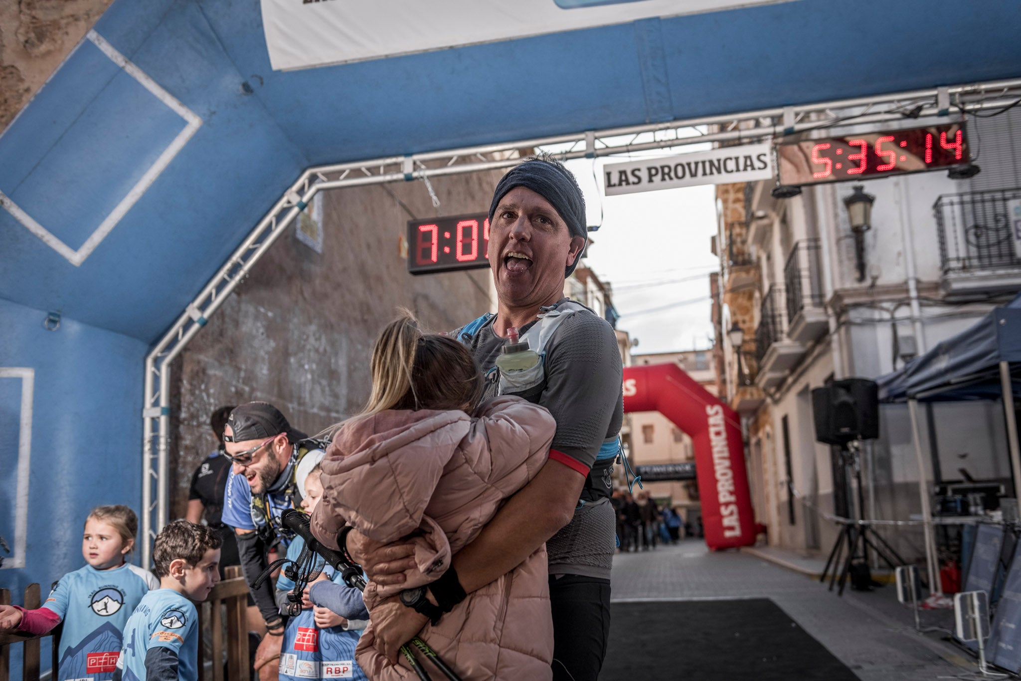 Galería de fotos de la llegada a meta de la carrera de 55 kilómetros del Trail de Montanejos 2018 