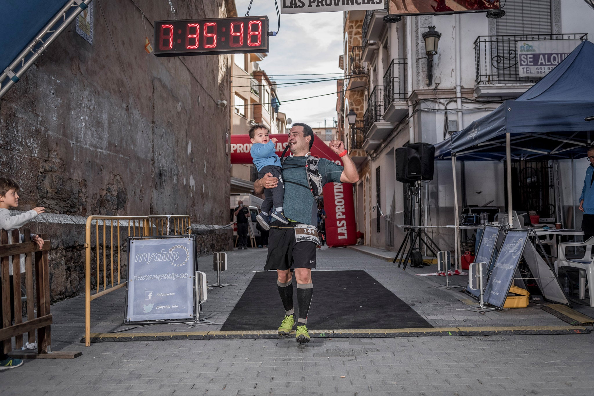 Galería de fotos de la llegada a meta de la carrera de 55 kilómetros del Trail de Montanejos 2018 