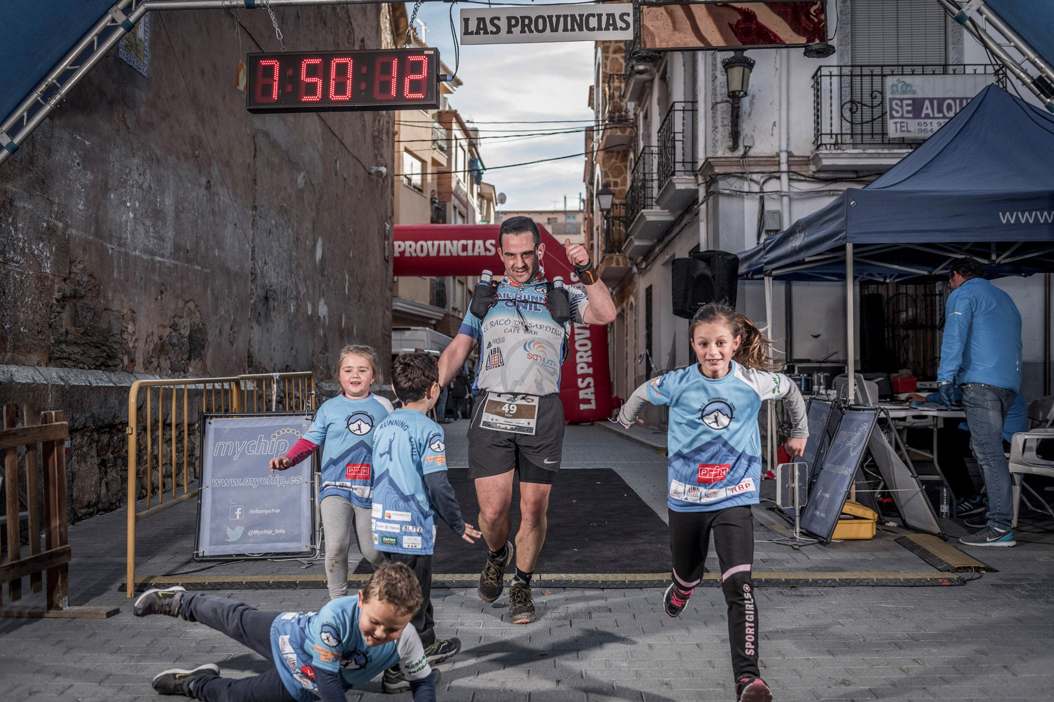 Galería de fotos de la llegada a meta de la carrera de 55 kilómetros del Trail de Montanejos 2018 