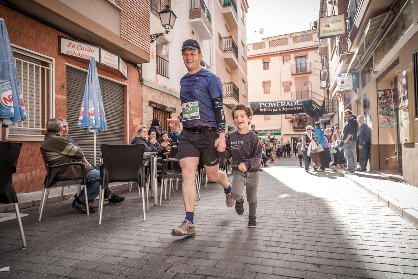 Galería de fotos de la llegada a meta de la carrera de 30 kilómetros del Trail de Montanejos 2018