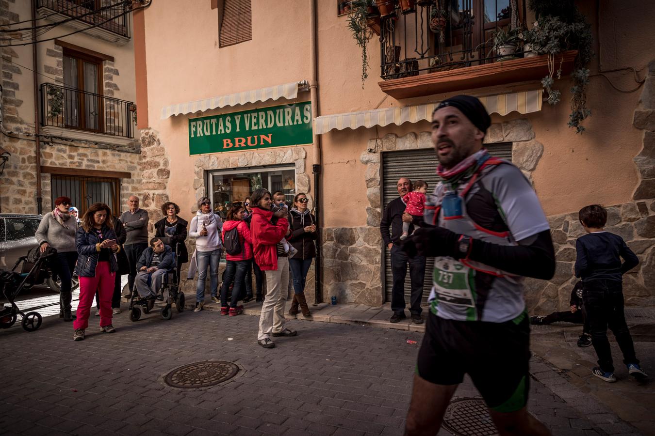 Galería de fotos de la llegada a meta de la carrera de 30 kilómetros del Trail de Montanejos 2018