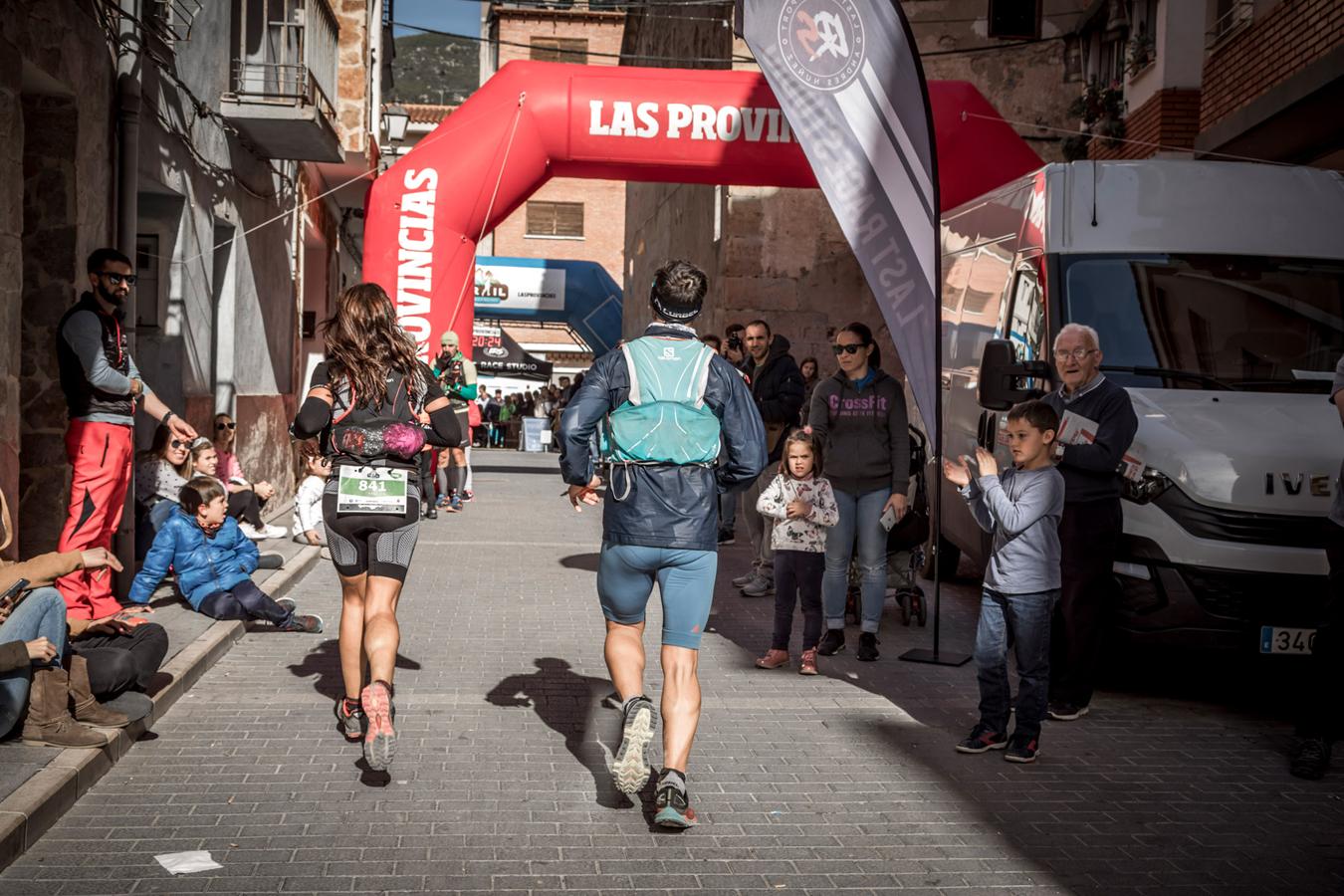 Galería de fotos de la llegada a meta de la carrera de 30 kilómetros del Trail de Montanejos 2018