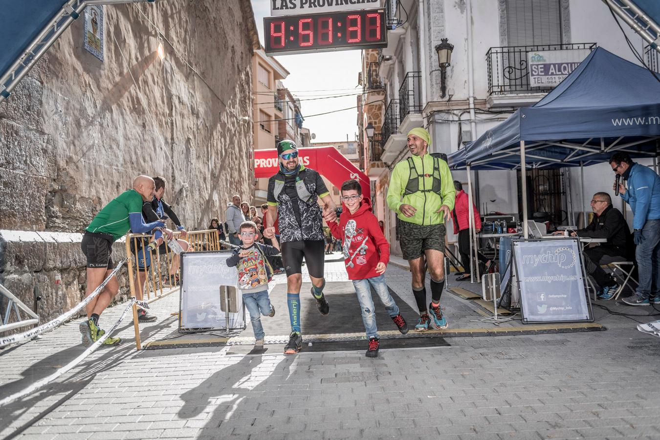 Galería de fotos de la llegada a meta de la carrera de 30 kilómetros del Trail de Montanejos 2018