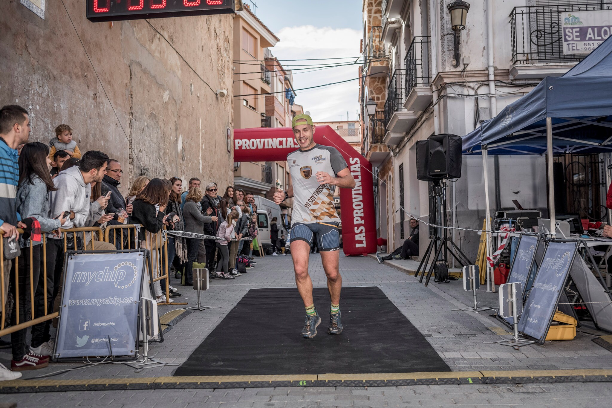 Galería de fotos de la llegada a meta de la carrera de 15 kilómetros del Trail de Montanejos 2018