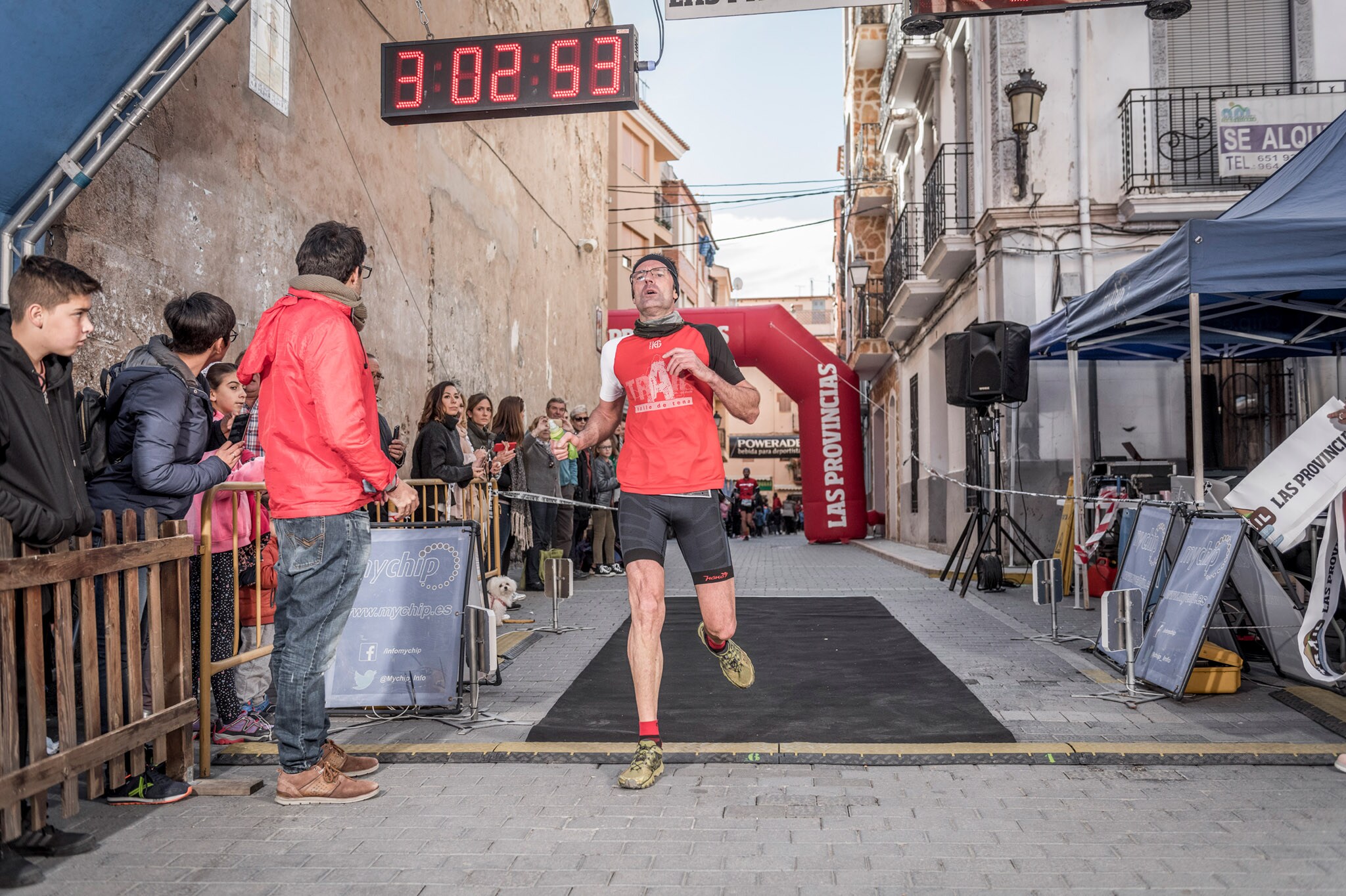 Galería de fotos de la llegada a meta de la carrera de 15 kilómetros del Trail de Montanejos 2018