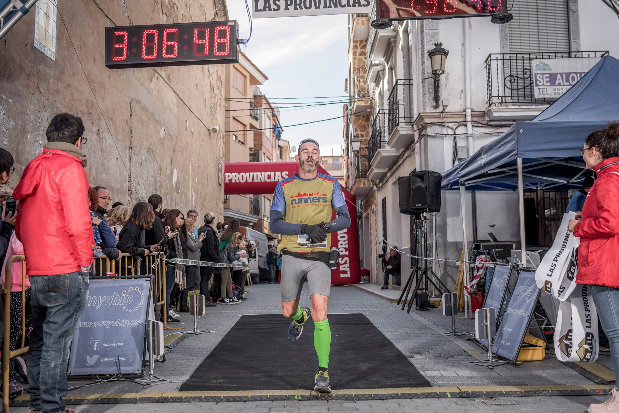 Galería de fotos de la llegada a meta de la carrera de 15 kilómetros del Trail de Montanejos 2018