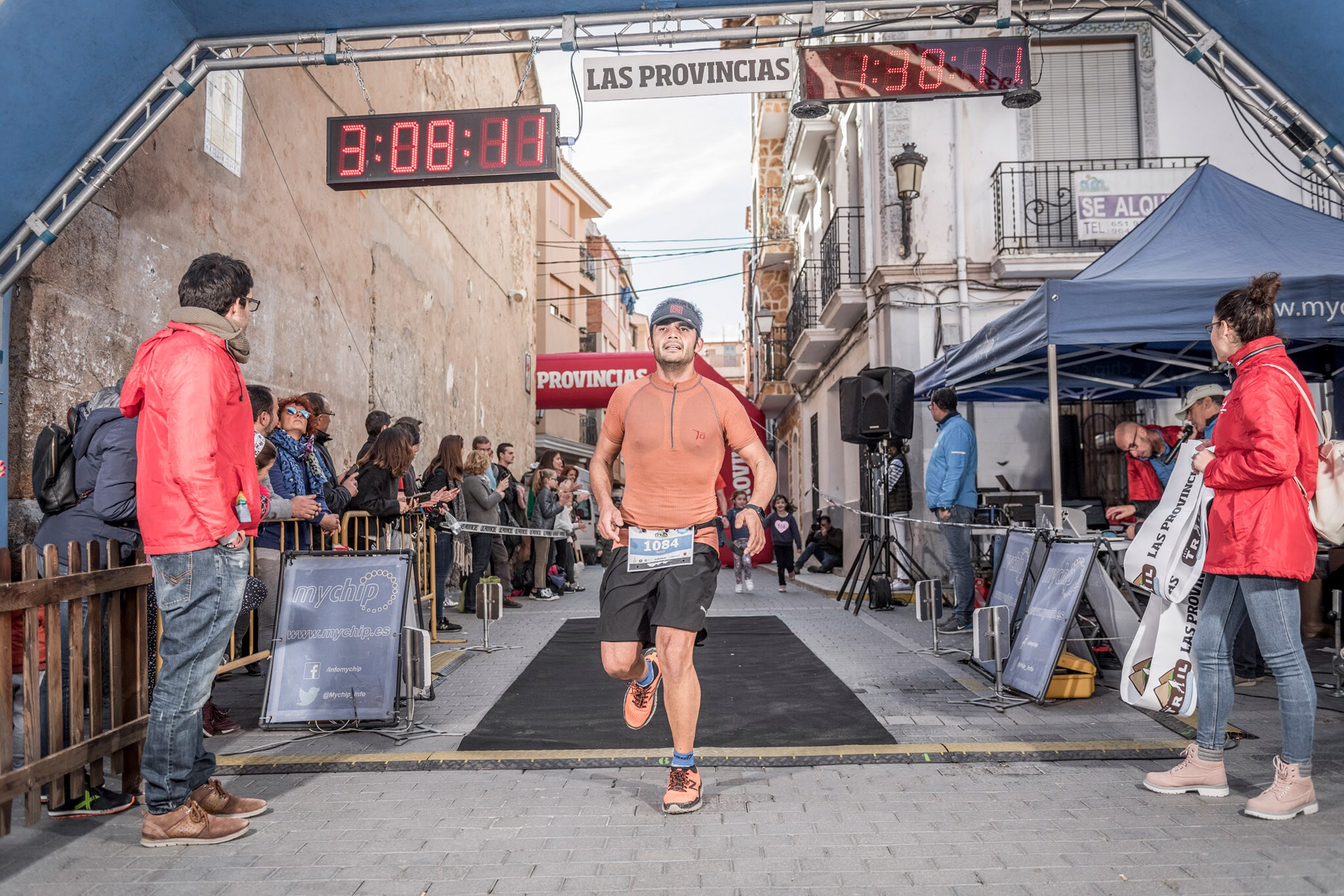 Galería de fotos de la llegada a meta de la carrera de 15 kilómetros del Trail de Montanejos 2018