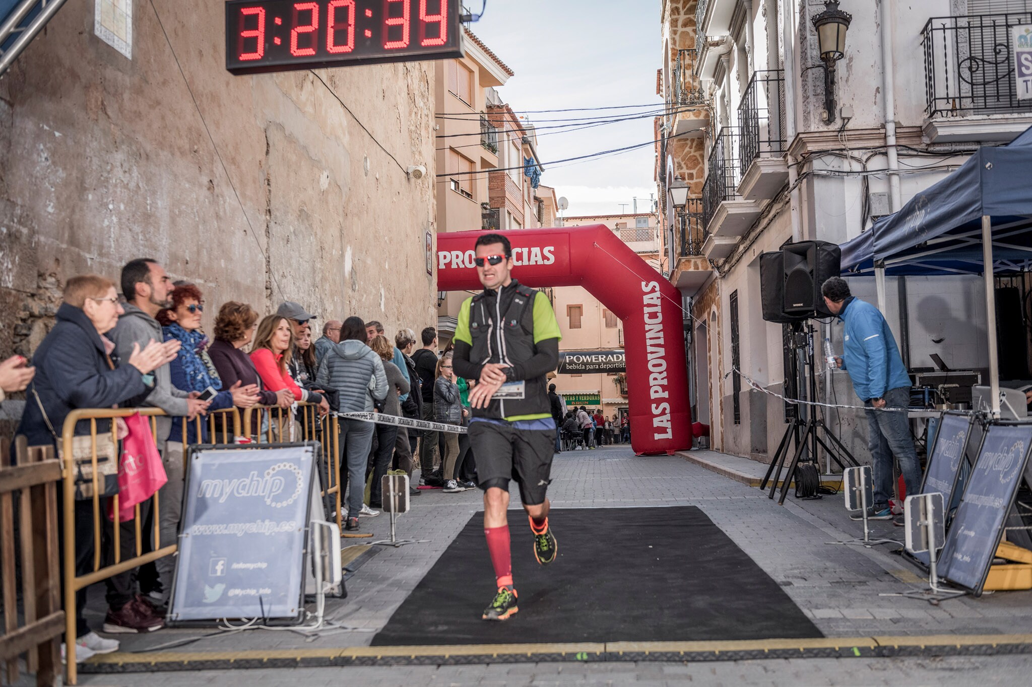 Galería de fotos de la llegada a meta de la carrera de 15 kilómetros del Trail de Montanejos 2018