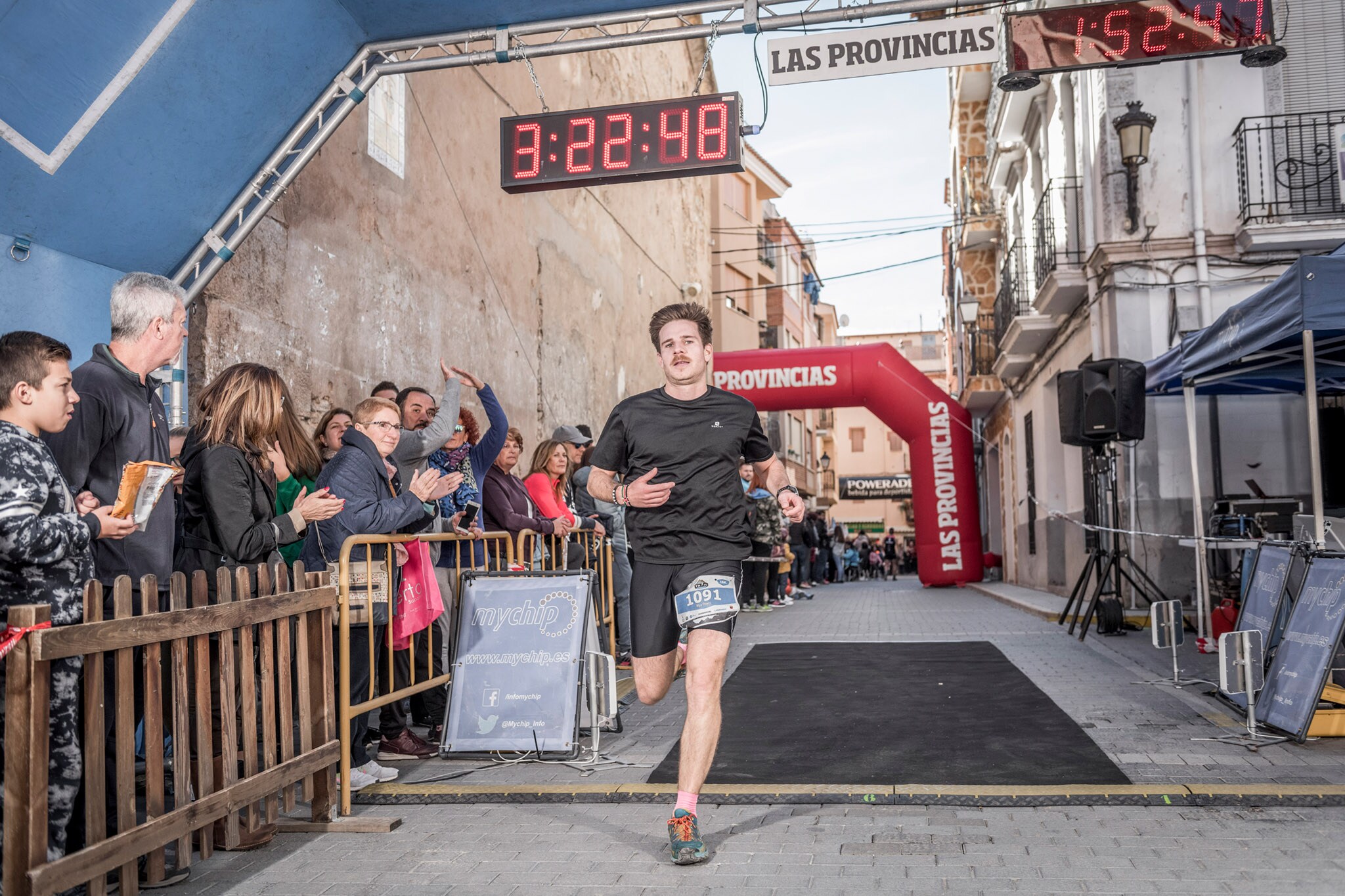 Galería de fotos de la llegada a meta de la carrera de 15 kilómetros del Trail de Montanejos 2018