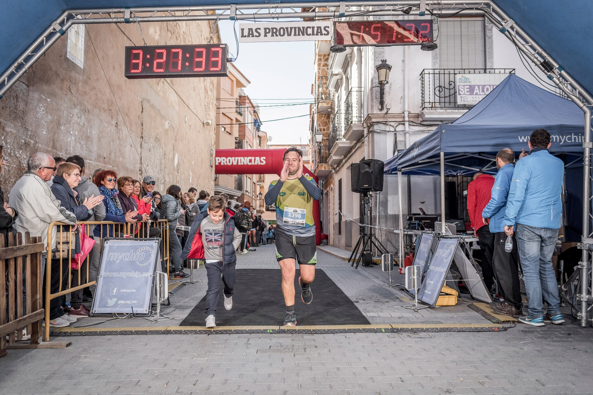 Galería de fotos de la llegada a meta de la carrera de 15 kilómetros del Trail de Montanejos 2018