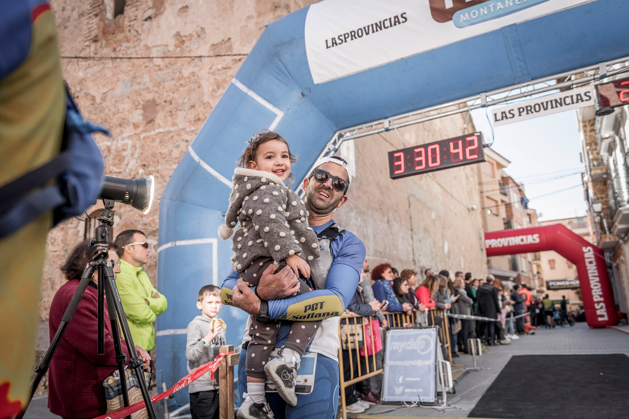 Galería de fotos de la llegada a meta de la carrera de 15 kilómetros del Trail de Montanejos 2018