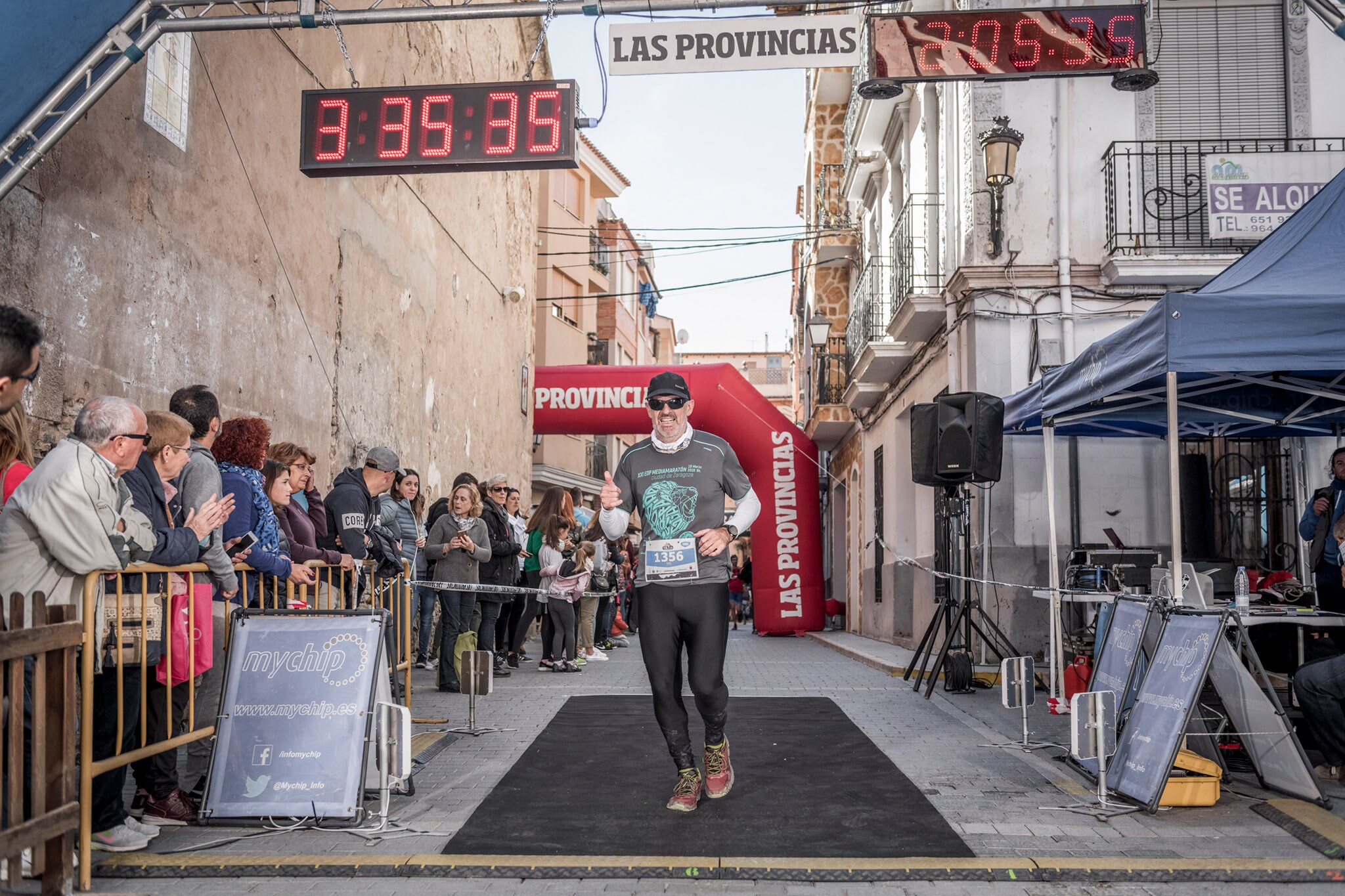 Galería de fotos de la llegada a meta de la carrera de 15 kilómetros del Trail de Montanejos 2018